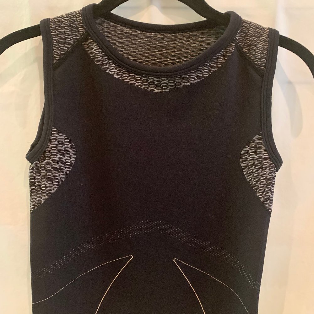 Nike Fit Dry Black Stretch Top with B&W Pattern